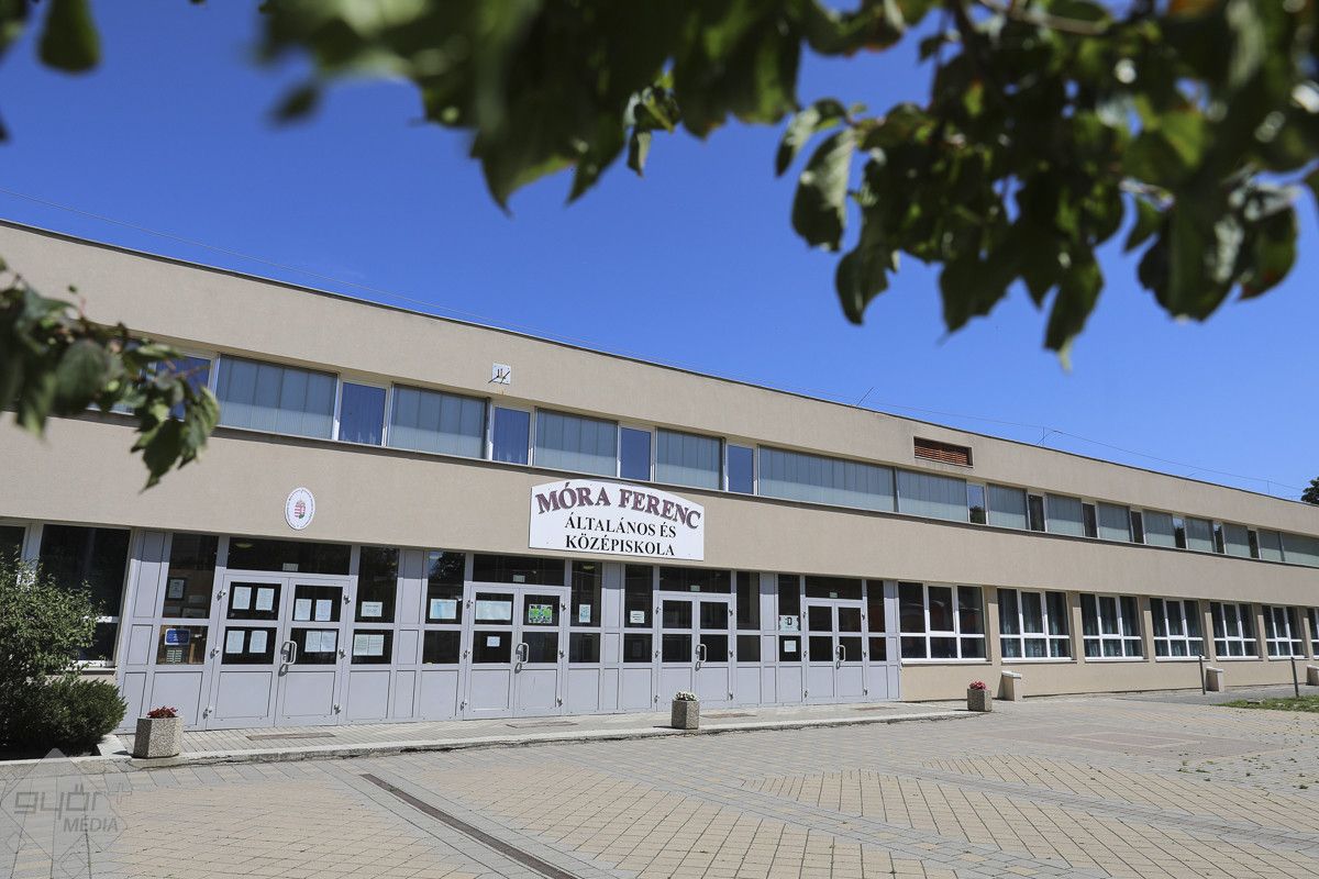 Dobogón a Győri SZC Móra Ferenc Általános Iskola