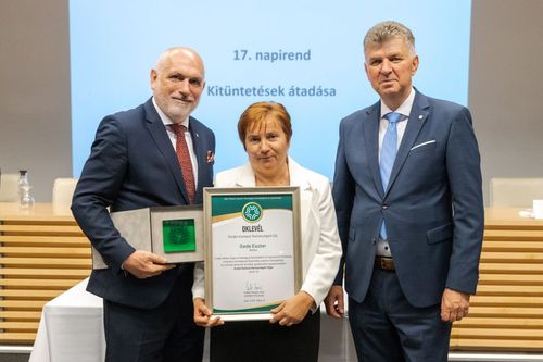 Kiváló kamarai partnerségért díj Gede Eszter kancellár részére