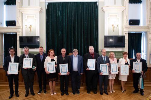Pedagógusnap alkalmából Dr. Dézsi Csaba András polgármester úr ma átadta a Győr Oktatásügyéért és Győr Sportjáért díjakat!